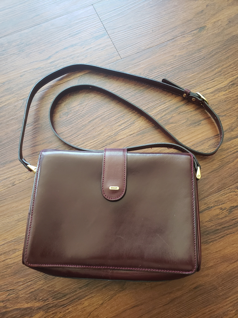 Bally Burgundy Leather Crossbody Bag Vintage Retro Quiet Luxury Designer